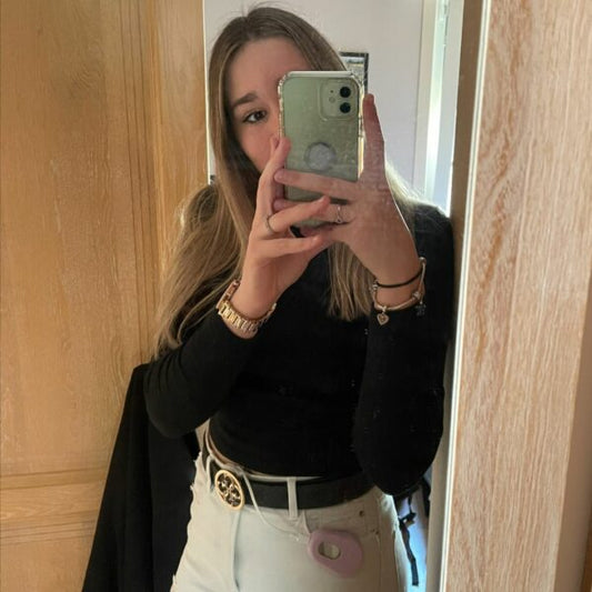 "Eases my pain in minutes! Thanks to Ellune, my pain is eased after just a few minutes. The screen is very practical." - Amber